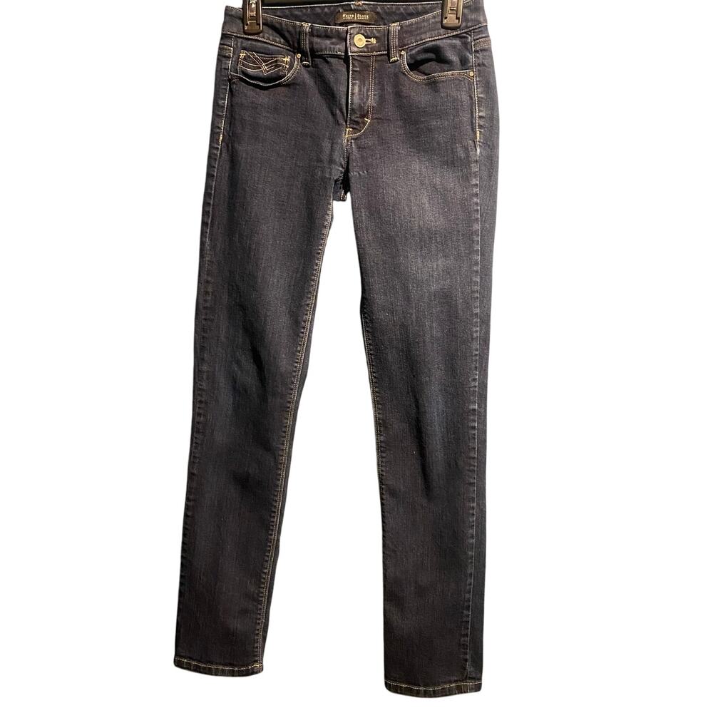 White House Black Market Size 4R jeans Blanc Slim Leg Embroidered Studded Pocket